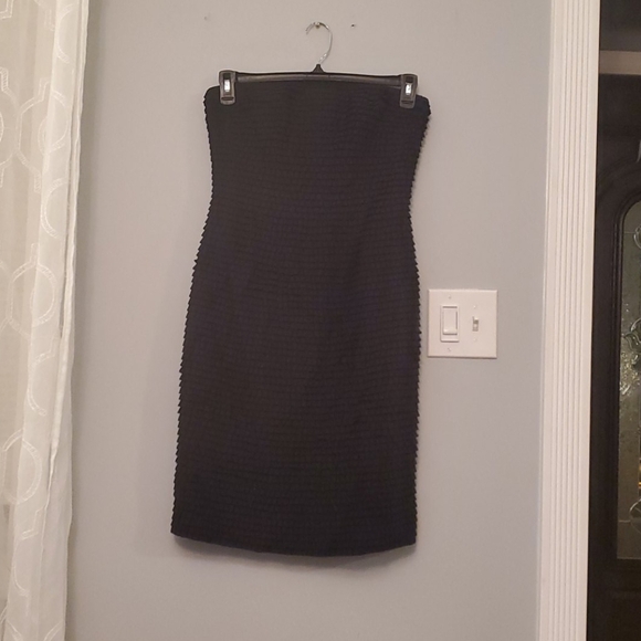 Beautiful strapless dress - Picture 2 of 10